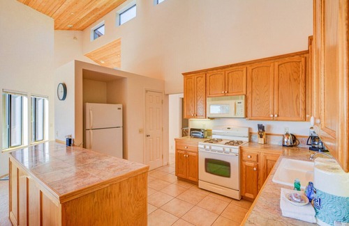 Sea Ranch House | Pacific Splendor Private Hot Tub w/Views!