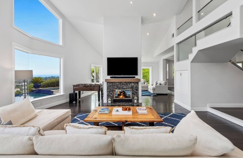Central Malibu House | Pacific View in Malibu/Pool/Hot Tub/View/High-End