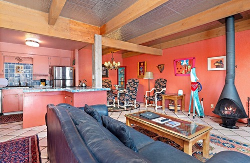 Northeast Santa Fe Hotel | Packed With Local Art - Fort Marcy Condo Near Downtown