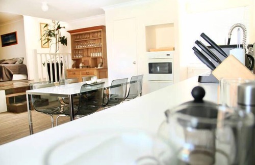 Padbury Villa | Padbury Guest House - privacy & comfort