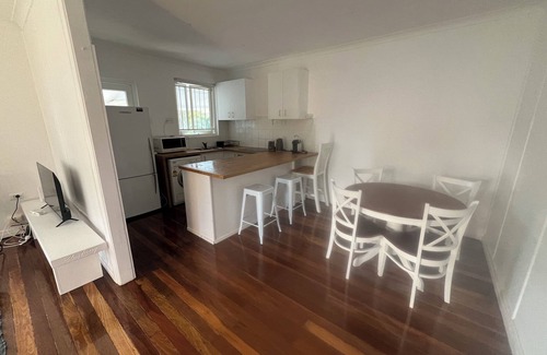 Paddington Apartment | PaddingtonPad walk to Suncorp close to train city restaurants one car space