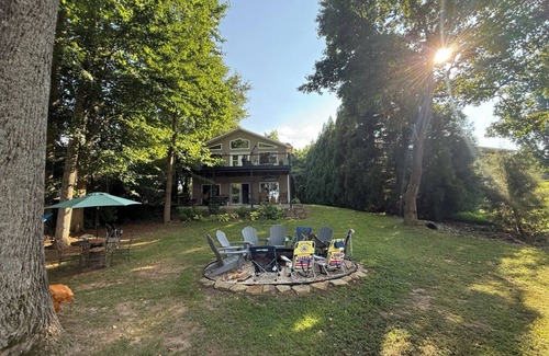 Lyman House | Paddle Cove – Lakefront Retreat with Private Dock, Sleeps 12