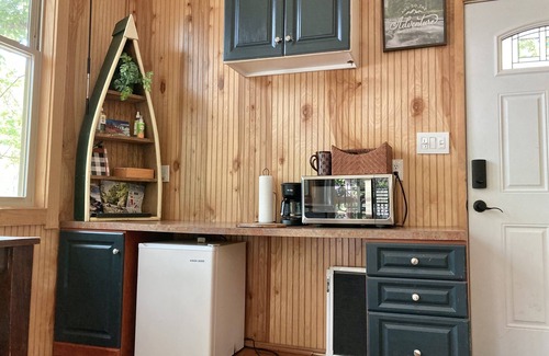 Alexander Cottage | Paddlers Paradise Cottage-Glamping on the River!