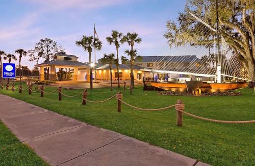 Crystal River Resort | PaddleTail Waterfront Lodge, Trademark Collection by Wyndham