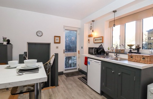 East Farleigh Cottage | PADDOCK VIEW, romantic, with a garden in Maidstone
