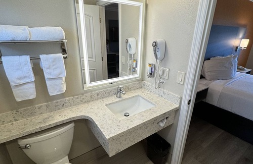 Munras Avenue Hotel | Padre Oaks