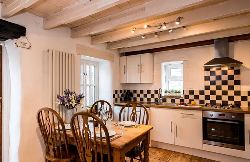 Trevone Cottage | Padstow, walk to the beach, family & pet friendly, open fire, coastal footpath