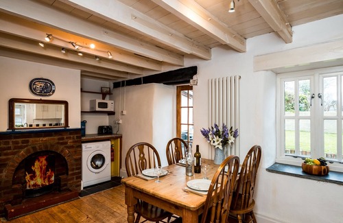 Trevone Cottage | Padstow, walk to the beach, family & pet friendly, open fire, coastal footpath