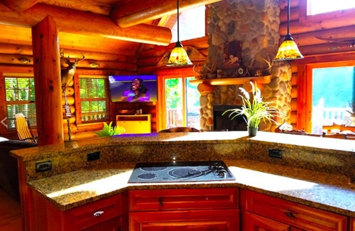 Harpers Ferry Cabin | Paint Creek Lodge w/Hot Tub & Swimming Pond. 5 Bedroom Cabin