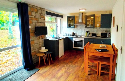 Lelant Ski Chalet | Painters Cottage, 2-Bed Chalet nr St Ives & Hayle