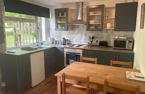Lelant Ski Chalet | Painters Cottage, 2-Bed Chalet nr St Ives & Hayle