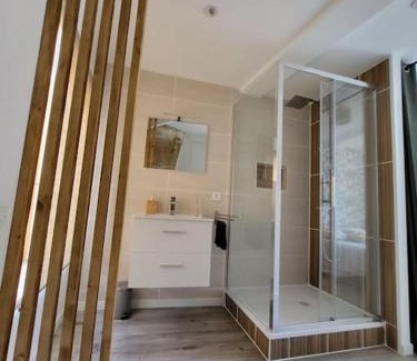 Fleury Apartment | Paisible maison de village avec terrasse