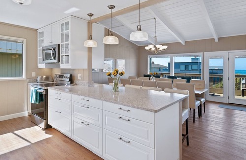 Watsonville House | Pajaro Dunes~ GARAGE, pickleball & steps from sand