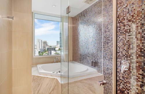 Nguyen Hue Walking Street Hotel | Palace Hotel Saigon
