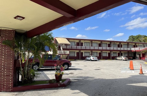 Hialeah Hotel | Palacio Inn Motel