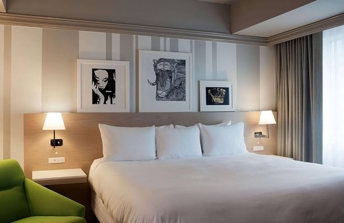 Downtown West Hotel | Palatial Suite, Pets are Welcome! A True Gem in Minneapolis Downtown!