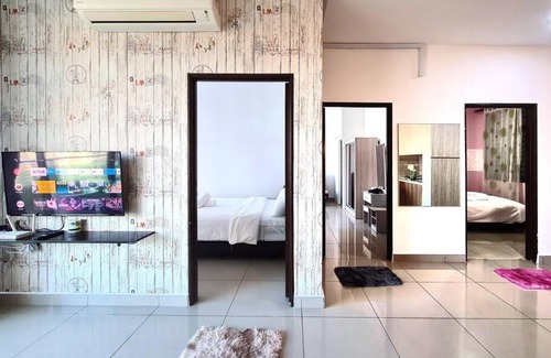 Taman Mount Austin Apartment | Palazio 3 bedroom balcony lake view high floor by GDRAGON HomeStay
