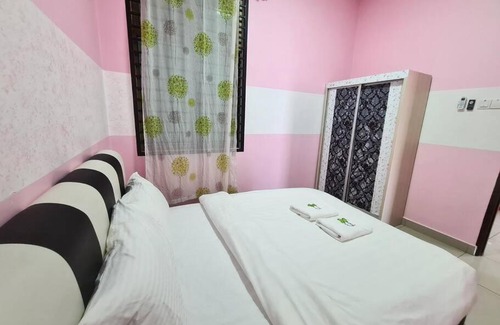 Taman Mount Austin Apartment | Palazio 3 bedroom balcony lake view high floor by GDRAGON HomeStay