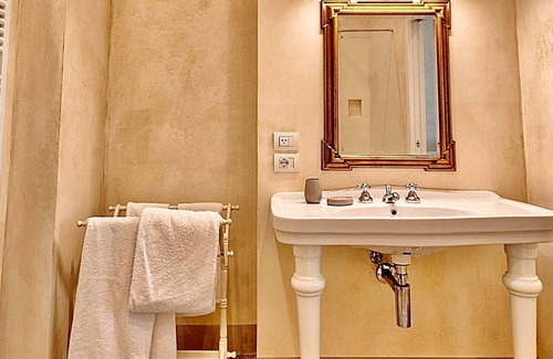 Historic Centre Hotel | Palazzo Mantua Benavides Suites and Apartments