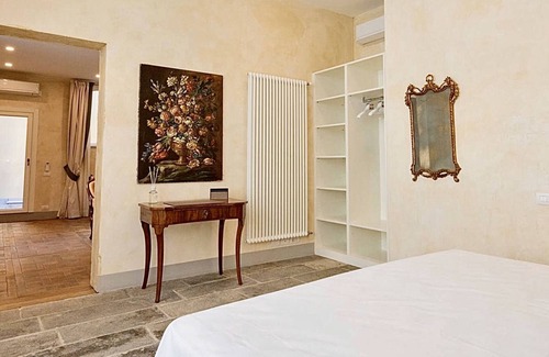 Historic Centre Hotel | Palazzo Mantua Benavides Suites and Apartments