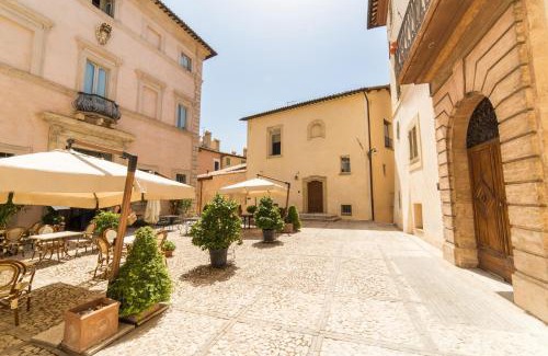 Trevi Villa | Palazzo Neri