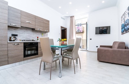 Naples City Centre Apartment | Palazzo Settembrini 49