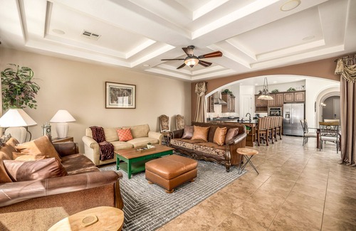 Waddell House | ⭐~ PALAZZO TOSCANO~UP TO 13*IND.BEDS~HEATED POOL+SPA~TENNIS~GOLF~BASEBALL~