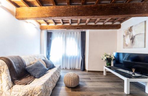Santa Maria Novella Apartment | PalazzoVilla historic building luxury suite