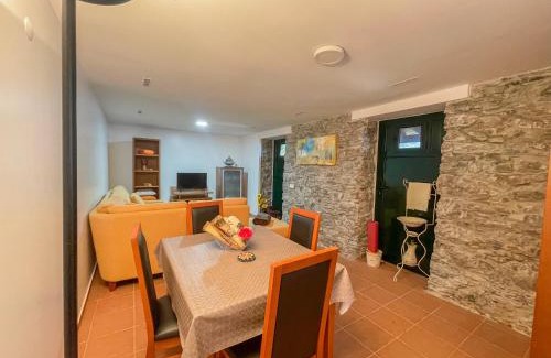 Porto Moniz House | Palheiro do Farrobo