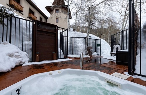 Olympic Valley Apartment | Palisades Tahoe Rental at Olympic Village Inn - Deluxe Bedroom Suite