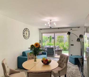 Pointe Croisette Apartment | Palm Beach apartment with a pool in the residence