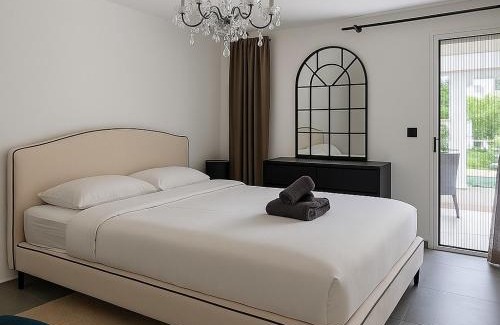 Pointe Croisette Apartment | Palm beach apartment with swimming pool in a residence