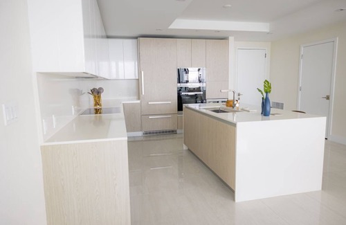 Singer Island Hotel | Palm Beach Retreat with Spacious Balcony
