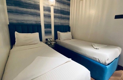 Wellington Pier Hotel | Palm Breeze Hotel - Colaba