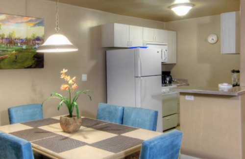 Canyon Corridor Villa | Palm Canyon gently bids travelers to retreat to this desert oasis. 1BDR Villa