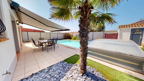 Saint-Gilles-Croix-de-Vie House | Palm Cornue avec piscine privative