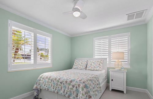 Longbeach Village House | Palm Cottage: House on Longboat Key by RVA