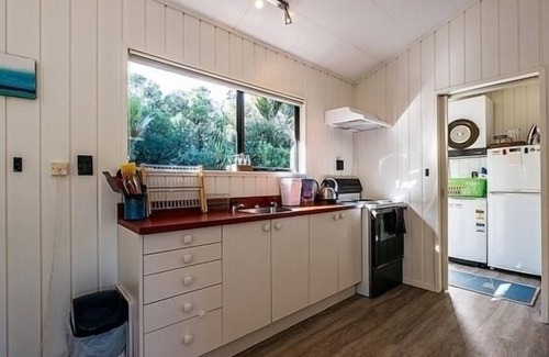 Onetangi House | Palm Cottage - Onetang holiday home
