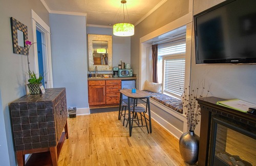 Ashland Hotel | Palm Cottages