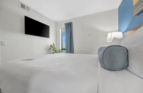 Rocky Point House | Palm Court a Bayview 2 Bed Suite & Heated Pool