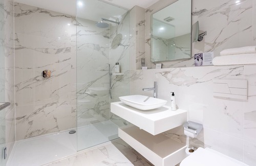 Central Aberdeen Hotel | Palm Court Hotel