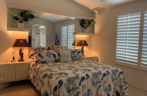 Palm Desert Resort | Palm desert Oasis country club resort