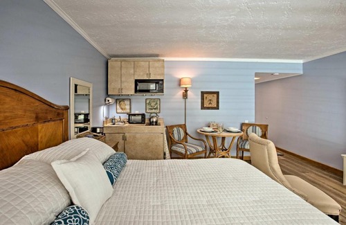 Palm Desert Apartment | Palm Desert Studio in Golf and Tennis Resort!