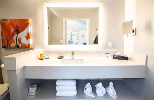 Thousand Oaks Hotel | Palm Garden Hotel