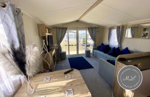 Chapel Saint Leonards Resort | Palm Grove 133 - pet friendly, WiFi close to beach and clubhouse - Golden Palm Resort - Meadow Lakes Caravan & Lodge Hire