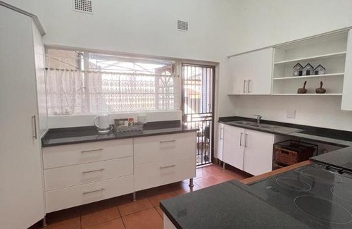 White River House | Palm House Accomodation