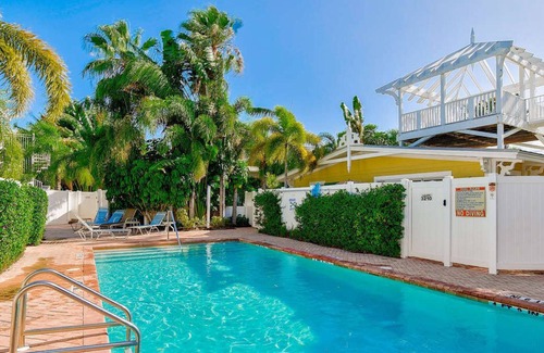 Holmes Beach Apartment | Palm Isle Village 8