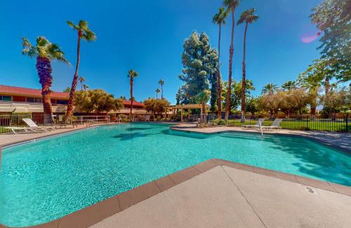 Racquet Club West Apartment | Palm Paradise Villa