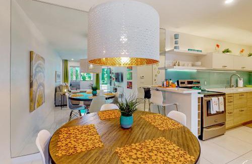 Racquet Club West Apartment | Palm Paradise Villa
