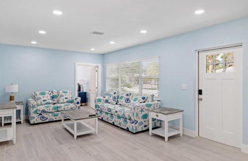Sanibel House | Palm Retreat - 3BR Cottage at the Palmview Inn of Sanibel Island with Bikes